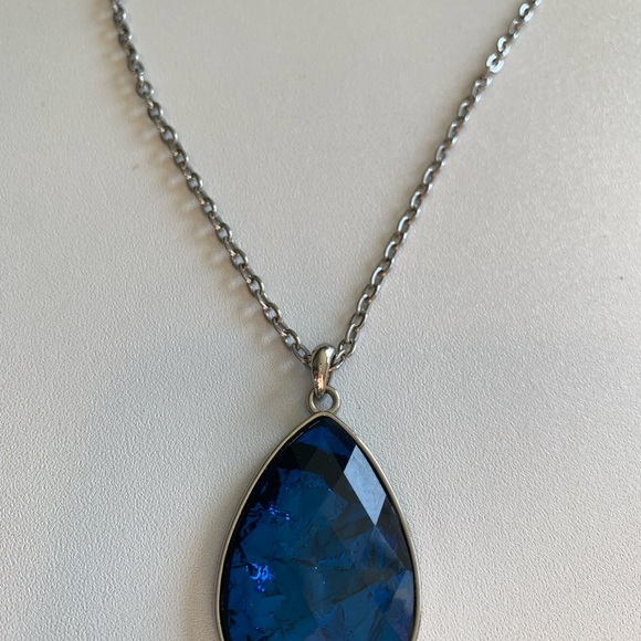 Deep Blue Resin Jewel Pendant. Elsa and Winter snow queen vibes. Vintage. - Picture 2 of 5